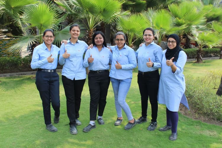 Gallery image showing Aarti Industries workforce or plant-related activity